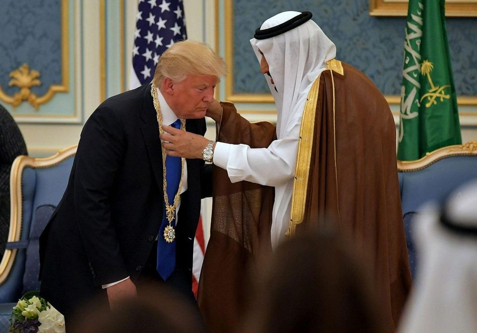 2023/03/DvJ6Um78-Trump-gift_685748534-1200x838-1.jpg