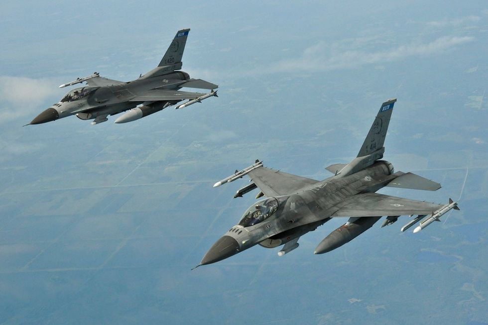 2023/04/f-16-fighting-falcon_011.jpg