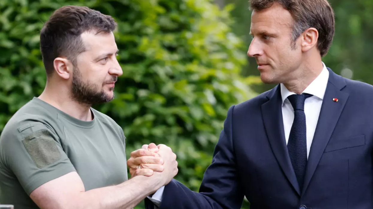 2023/04/zelensky-macron.png