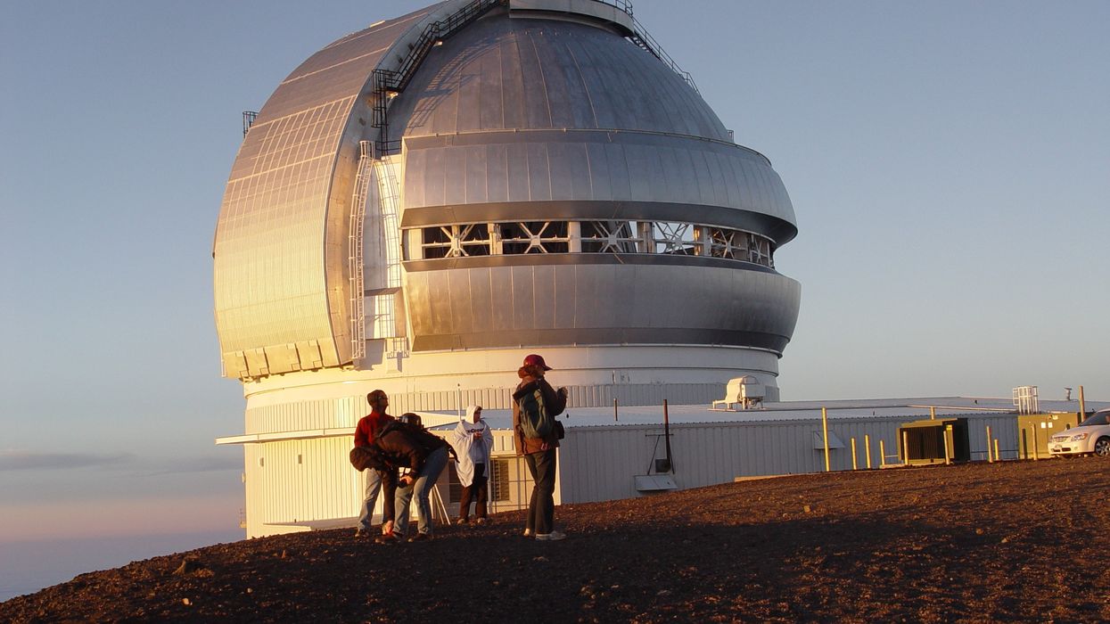 2023/08/Gemini_Observatory_at_sunset.jpg