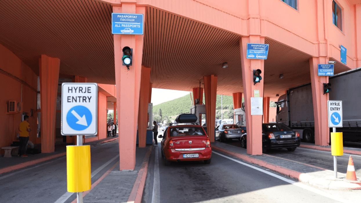 Digjet automjeti në vendkalimin kuftiar në “Qafëthanë” Digjet automjeti në vendkalimin kuftiar në “Qafëthanë”