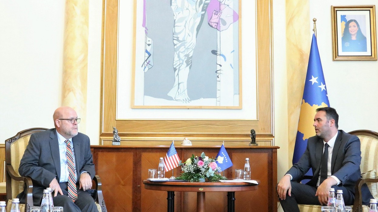 2023/09/2023_09_27_Kryetari-Glauk-Konjufca-priti-ne-takim-ambasadorin-amerikan-Jeffrey-M.-Hovenier_1.jpg