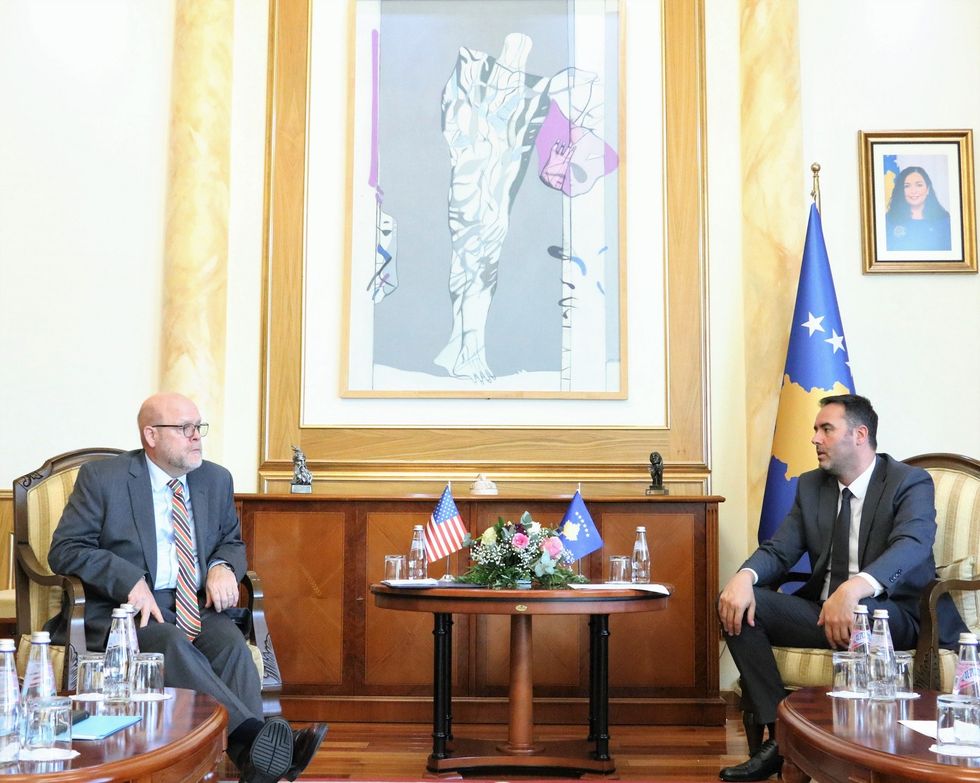 2023/09/2023_09_27_Kryetari-Glauk-Konjufca-priti-ne-takim-ambasadorin-amerikan-Jeffrey-M.-Hovenier_1.jpg