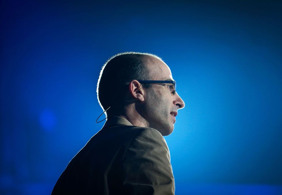 2023/10/Yuval-Noah-Harari-2.jpg