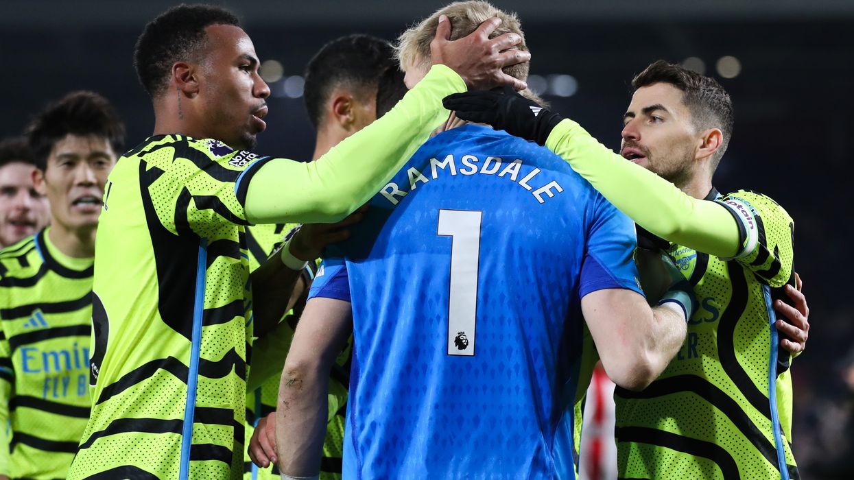 2023/11/arsenal-goalkeeper-aaron-ramsdale-embraced-862018907-scaled.jpg
