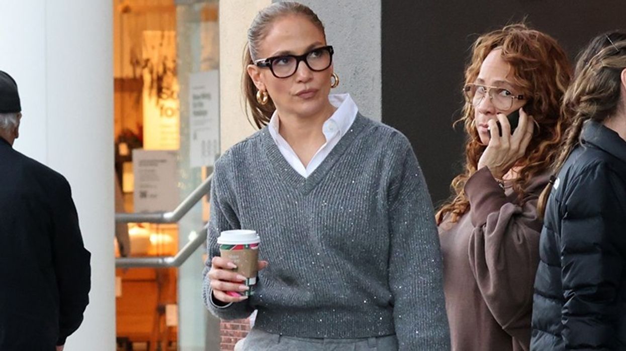 2023/11/jennifer-lopez-street-style-beverly-hills-11-20-2023-4.jpg