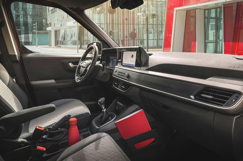 2023 FORD TRANSIT COURIER interior