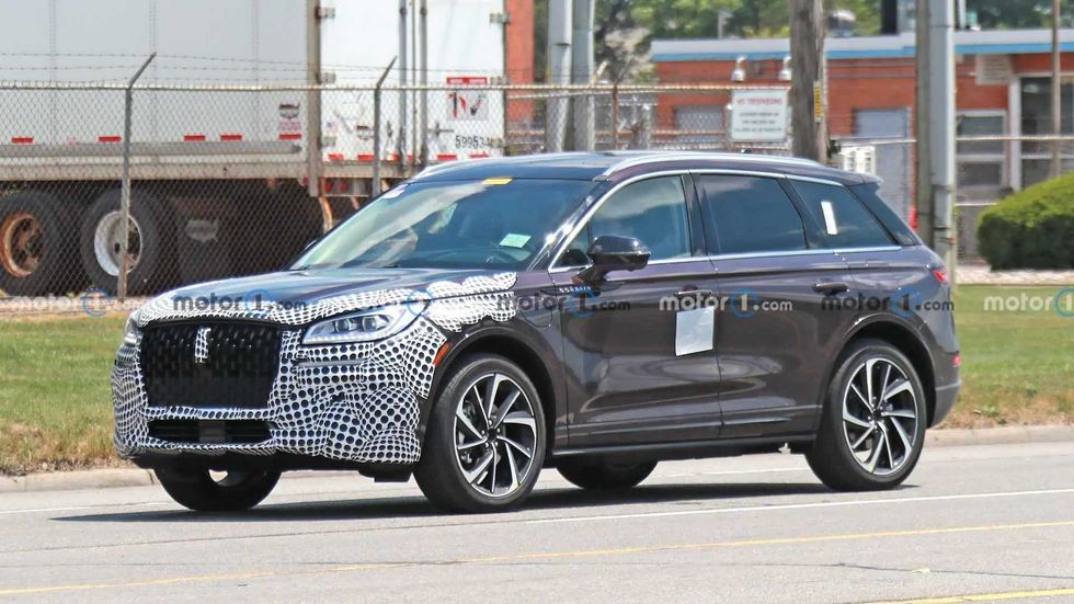 2023 lincoln corsair front view spy photo