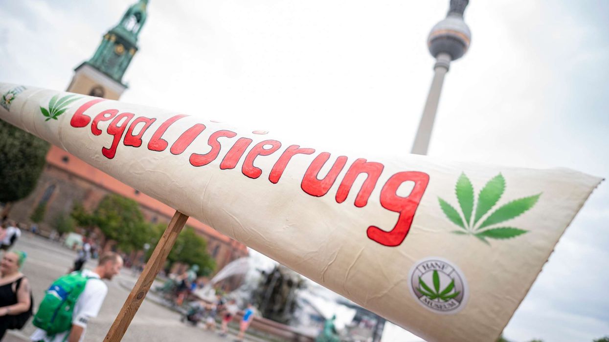 2024/02/30593133-cannabis-legalisierung-forderung-demonstration-berlin-2epgkppVwoea.jpg