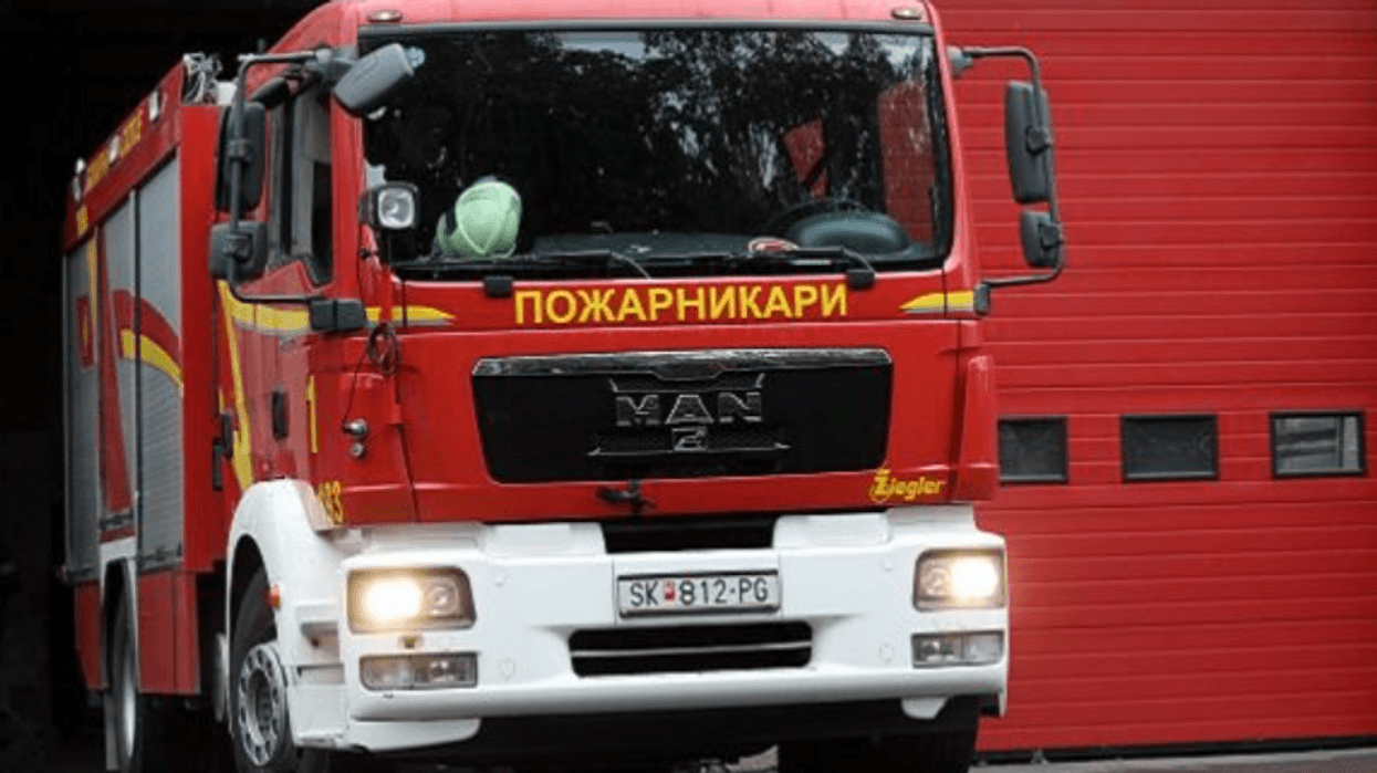 Temperaturat e larta dhe korrjet shtojnë intervenimet e zjarrfikësve në Tetovë Temperaturat e larta dhe korrjet shtojnë intervenimet e zjarrfikësve në Tetovë