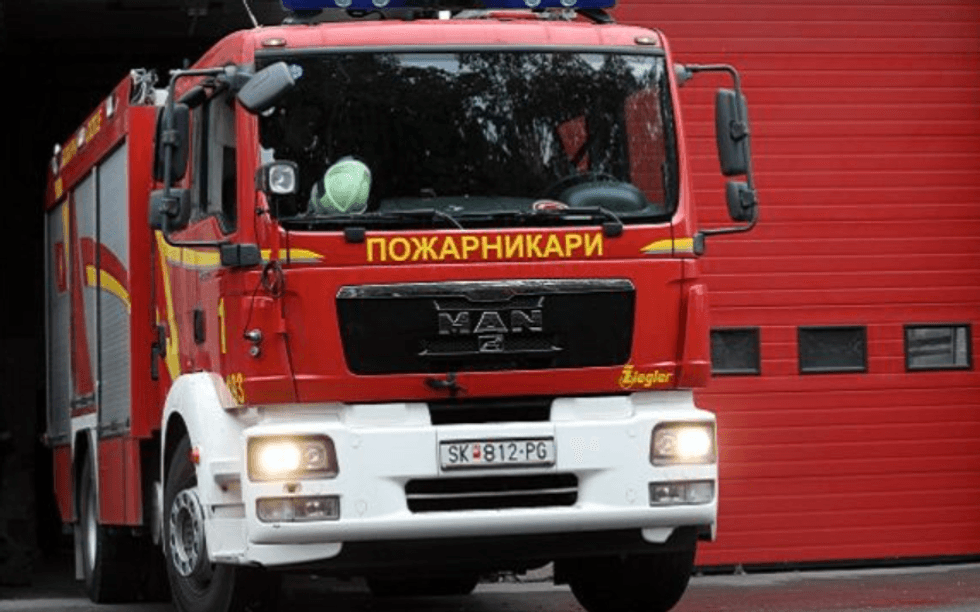 Temperaturat e larta dhe korrjet shtojnë intervenimet e zjarrfikësve në Tetovë