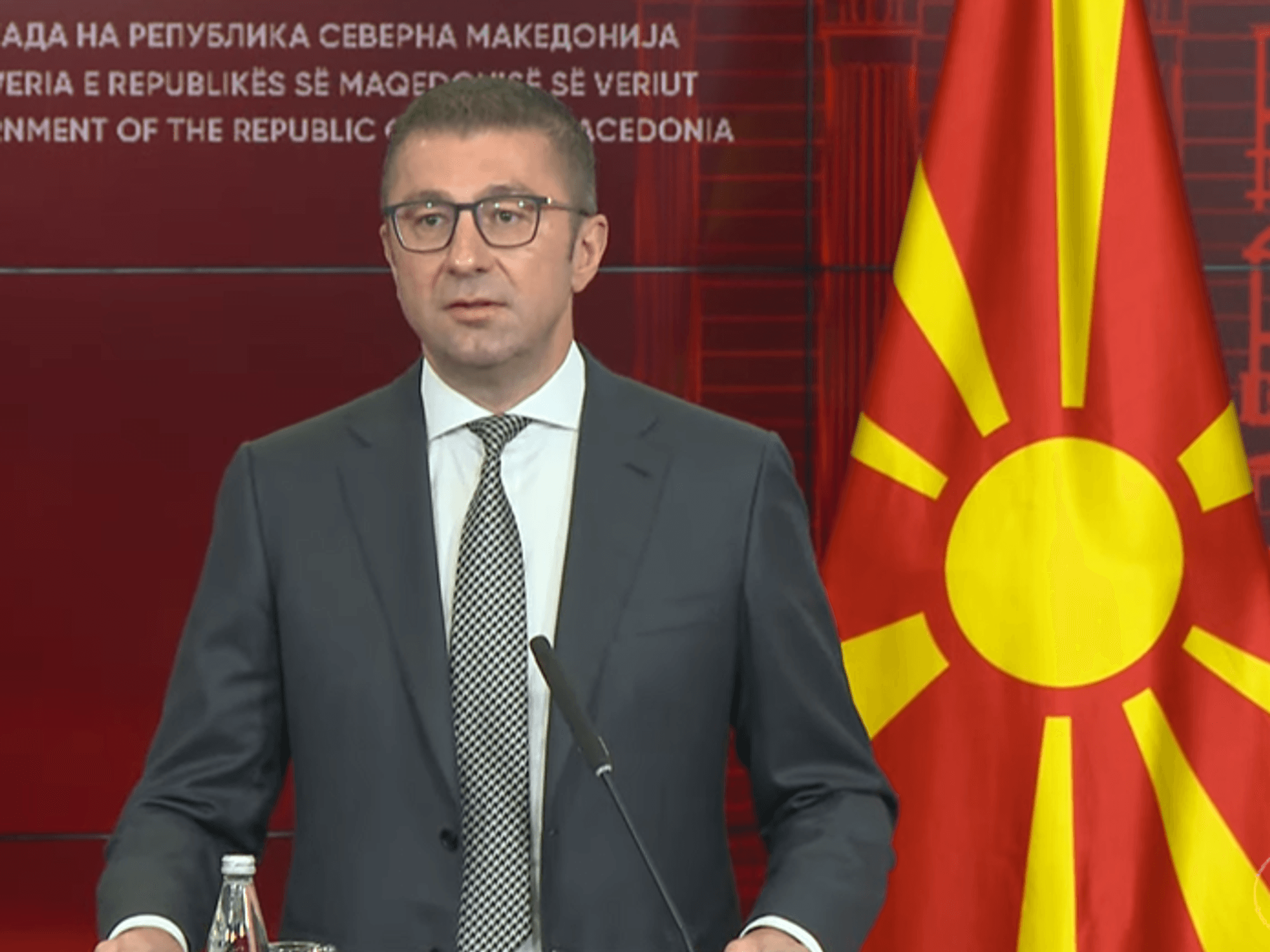 Mickoski: Pres që Prokurori Publik i Shtetit të merret me akuzat penale që qëndrojnë në sirtarët e prokurorëve Mickoski: Pres që Prokurori Publik i Shtetit të merret me akuzat penale që qëndrojnë në sirtarët e prokurorëve