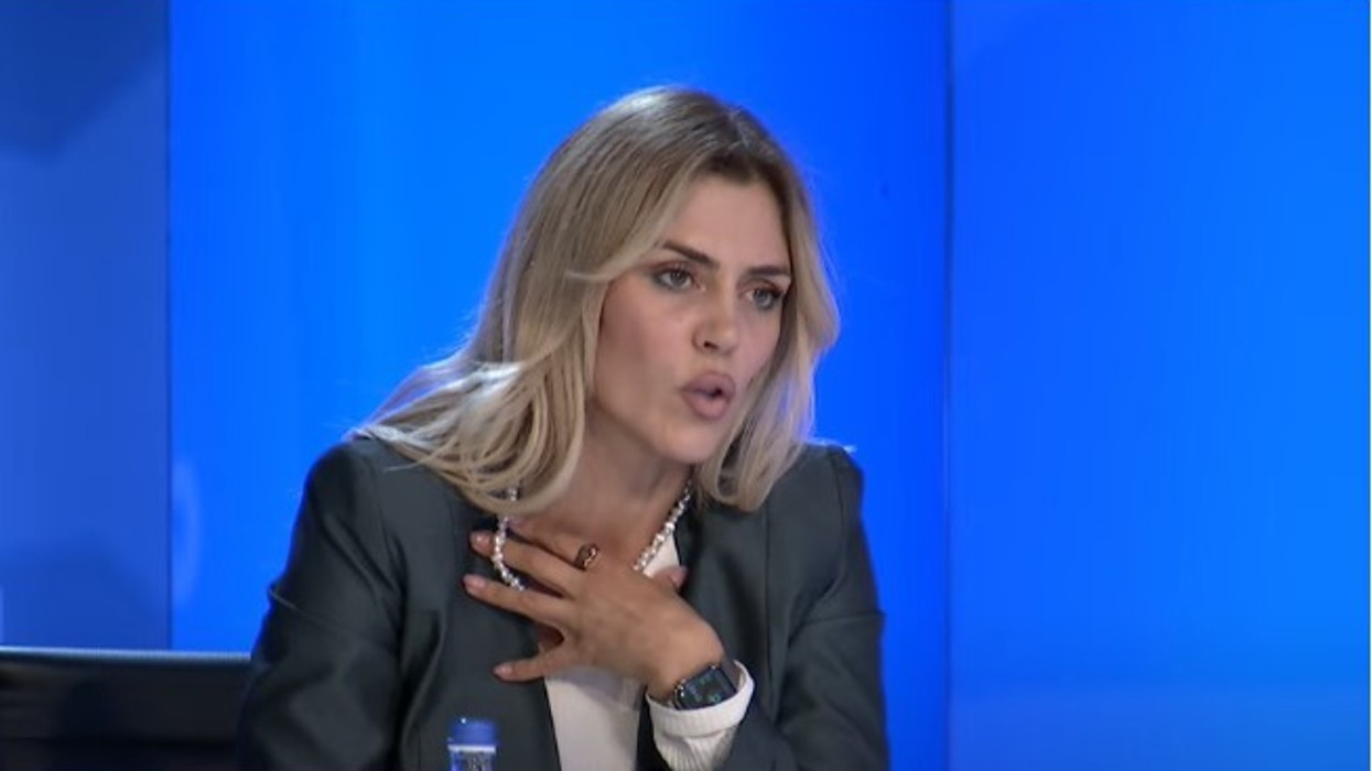2024/09/DELU.jpg