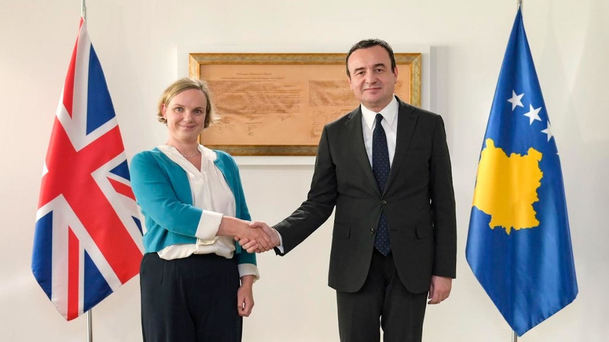 2024/10/kurti-britania.jpg