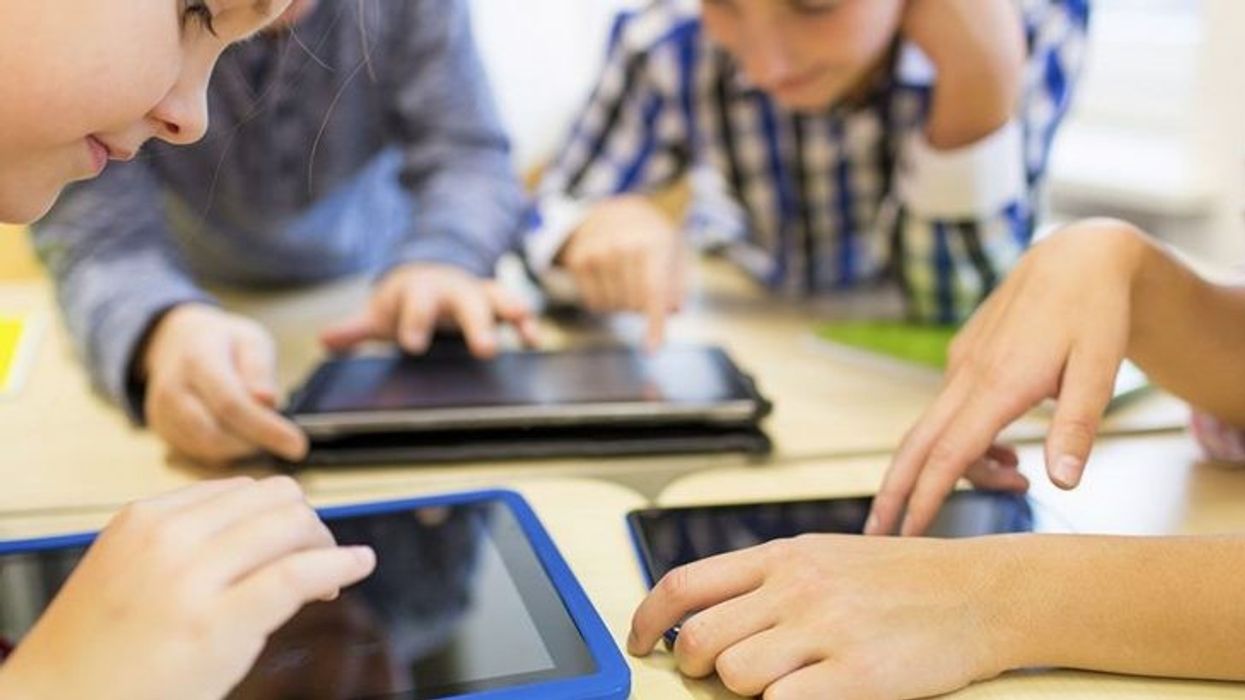 2024/11/636162927481594899-iStock-72721757-Kids-on-iPads-730x410-1.jpg
