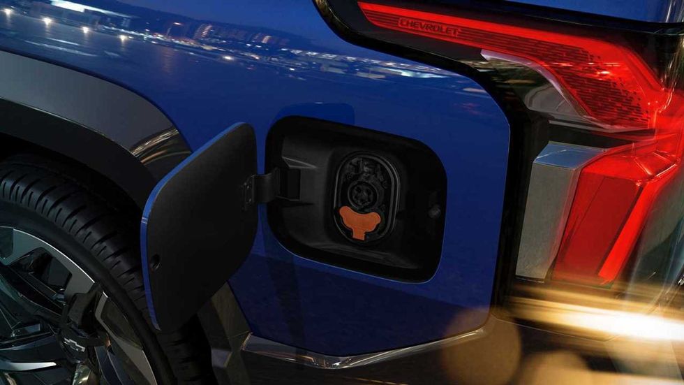 2024 chevrolet silverado ev rst charging port