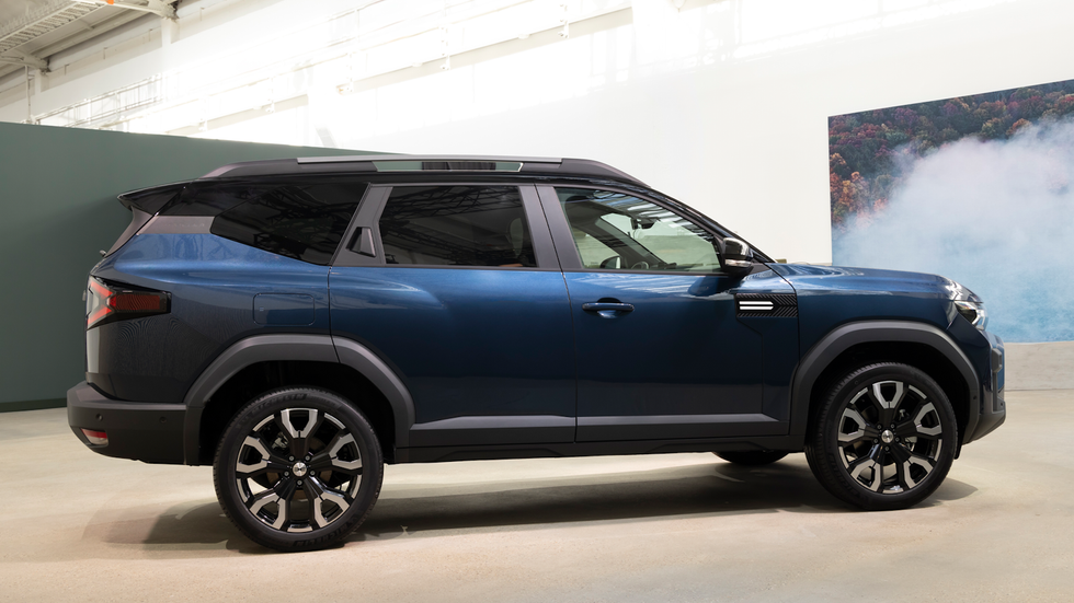 2025 Dacia Bigster side static