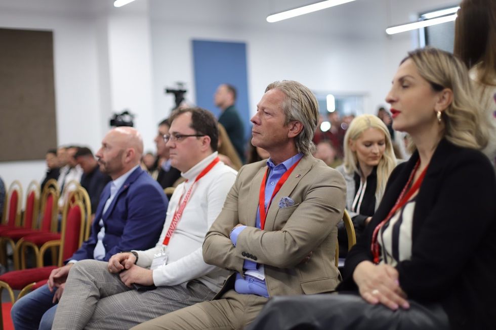 203EBEE5 BC0D 44DD 8225 7F1D044FB4CC 1