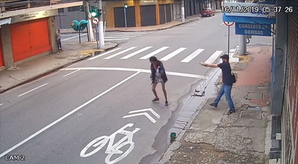 21259192 7695913 De Castro s lawyer said her client right acted in self defense w a 9 1574284444743