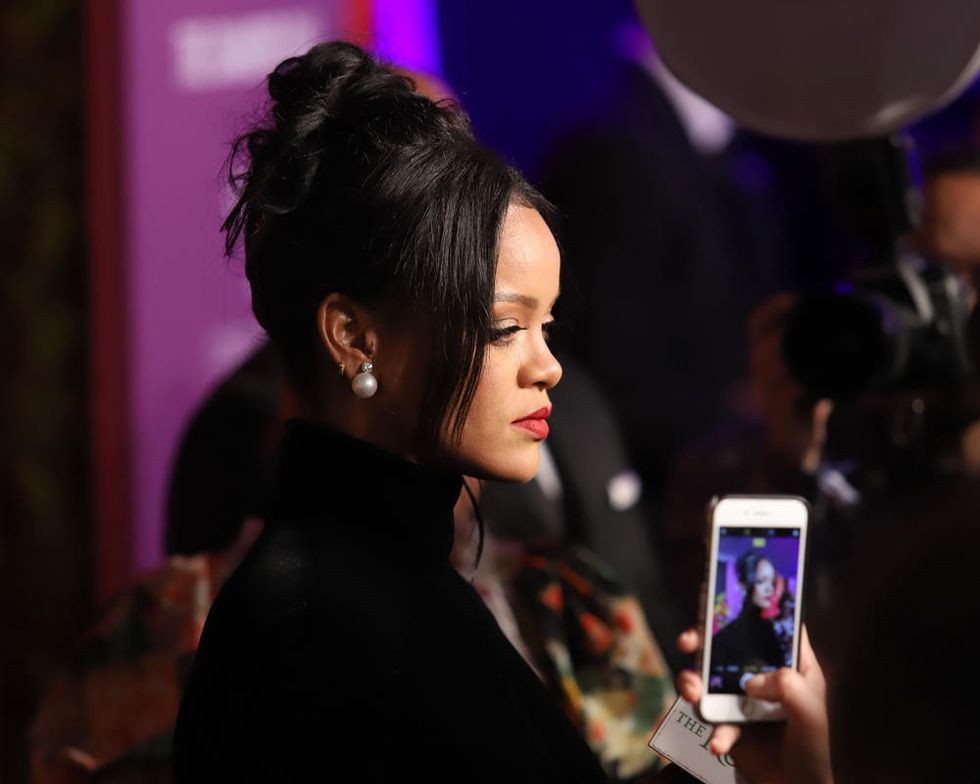 216109 rihanna shutter