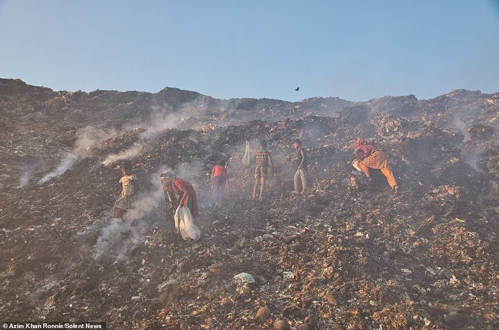 21647708 7741389 Photographer Azim Khan Ronnie captured the photographs after spo a 62 1575119188212