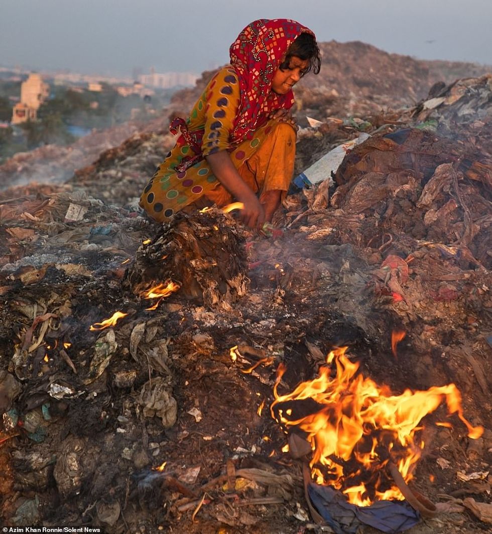 21647710 7741389 The poverty stricken youngsters some as young as 12 can be seen a 64 1575119188216