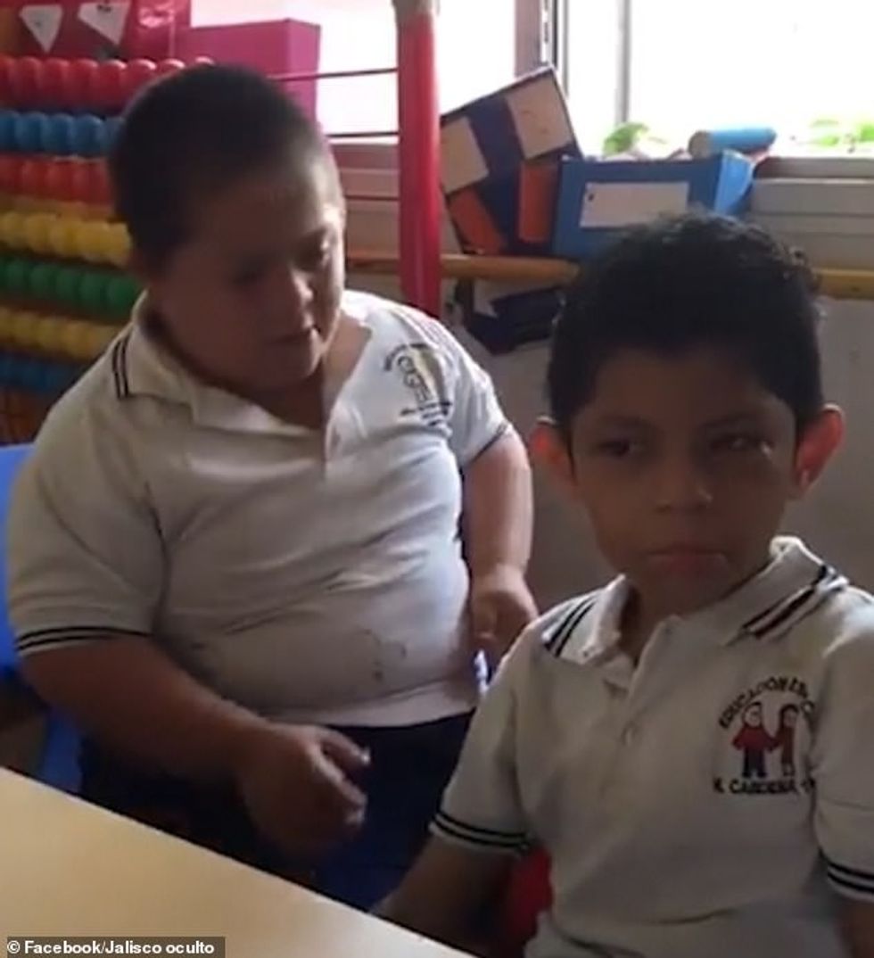 21875460 7761043 The footage was recorded by a teacher in a classroom in Jalisco a 33 1575575953436