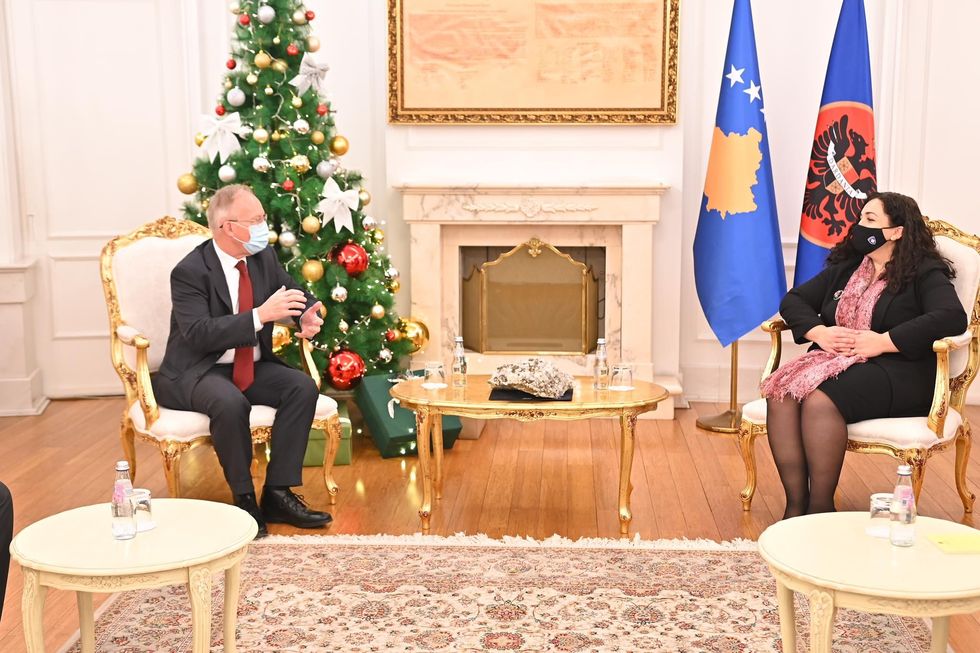 22.12.2020U.d Presidentja e Kosoves dr.Vjosa Osmani priti ne takim lamtumires ambasadorin e OSBE se 1.j