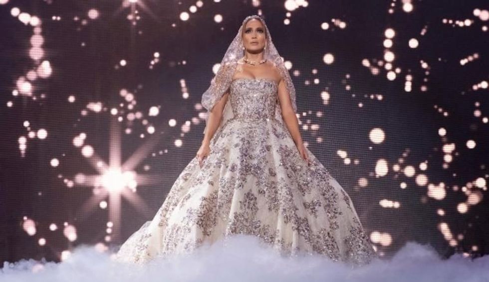 220208170931 03 marry me film exlarge 169 e1654497083851