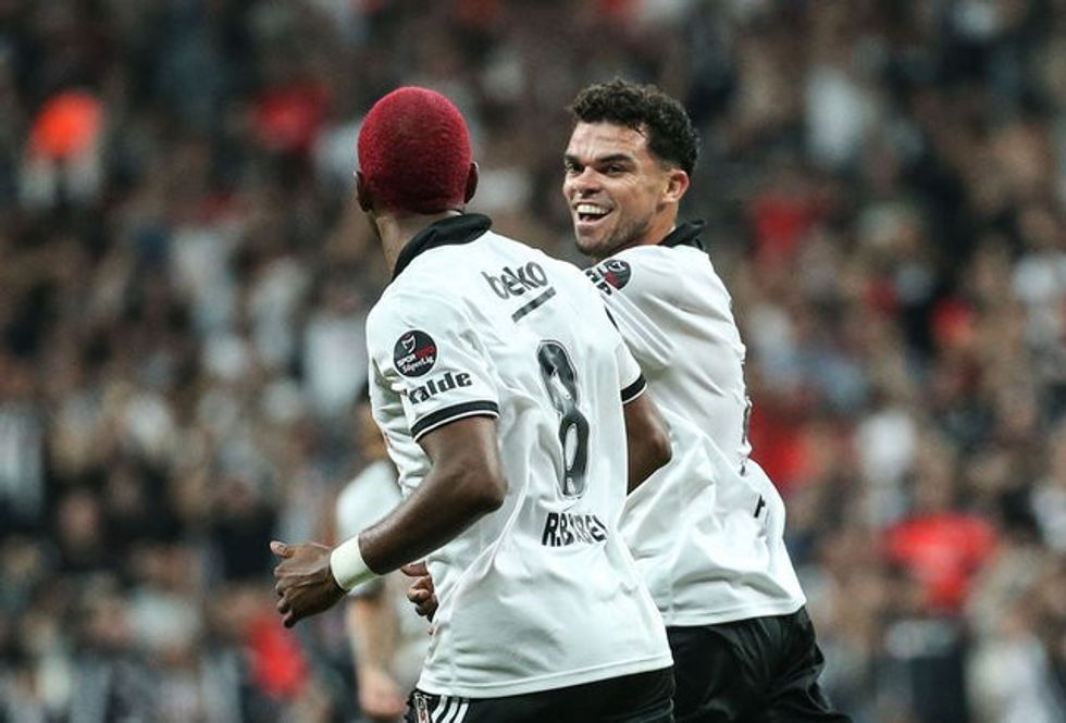 2244691 f01cade12f5c022960f6aff412586537