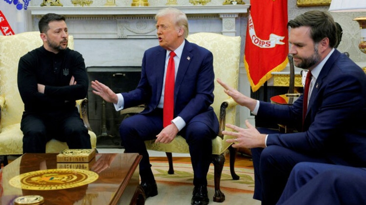 Kryeministri britanik këshillon Zelenskyn të kthehet në Uashington dhe të pajtohet me Trump