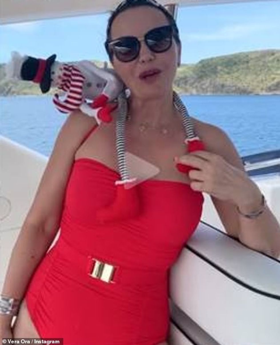22658818 7826515 Lady in red The Anywhere singer s 29 mother Vera 55 also took to a 72 1577292207528 1