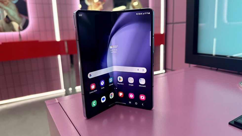230725182248 galaxy z fold 5 hands on cnnu 12 scaled