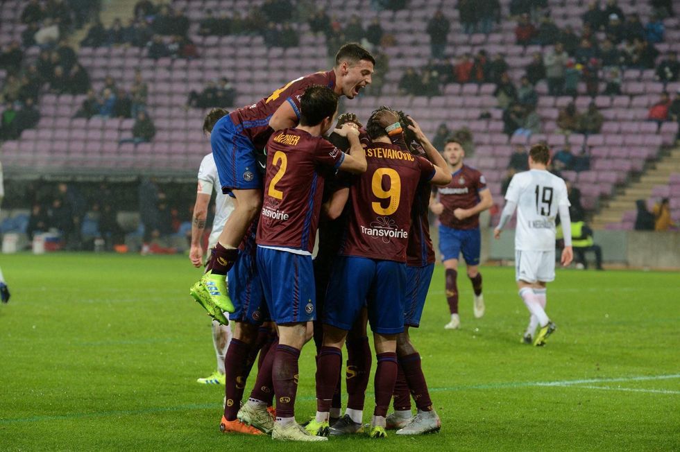 2342d6ee c790 49c6 9e15 2428b7be72ac