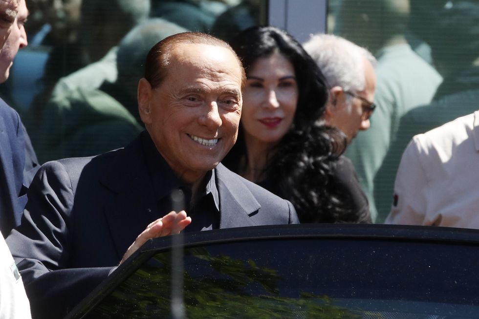 2379 1586 2.42706842