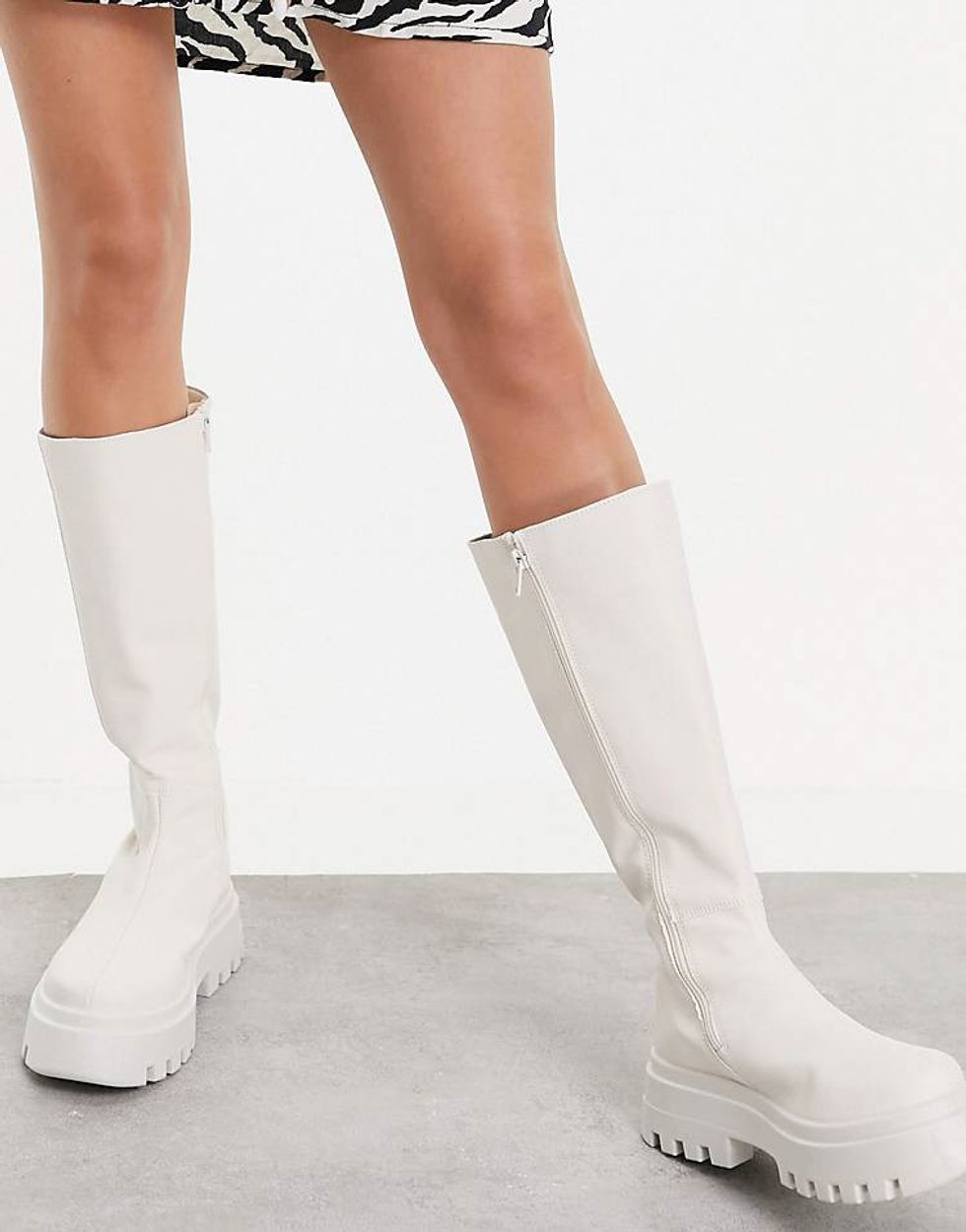 24099132 1 offwhite edited