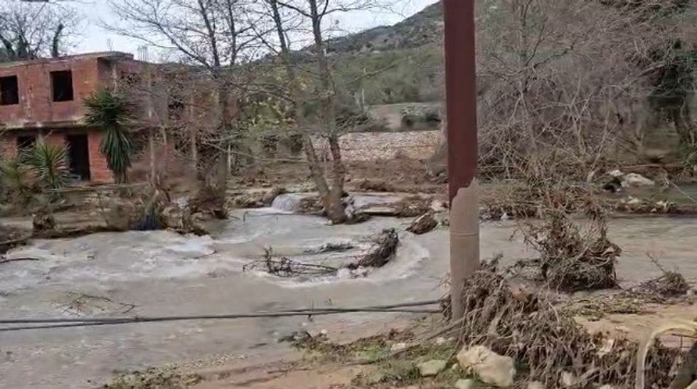 24a3e380e79f422885106983bac665a1