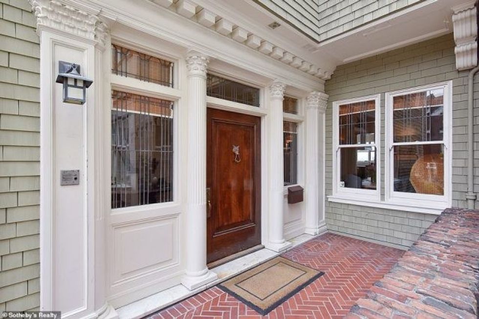 25343700 8058295 Entry A red bricked entry way leads to the a red wood door and a a 133 1582944835559 1