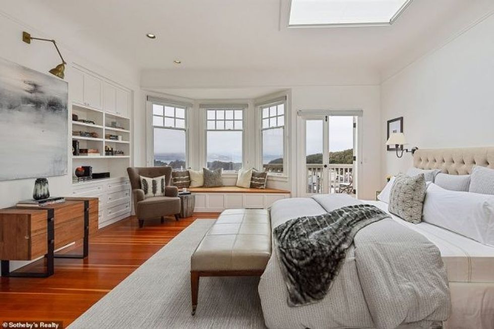 25343764 8058295 Master room The master bedroom also has a large bay window with a 50 1582942350555 1