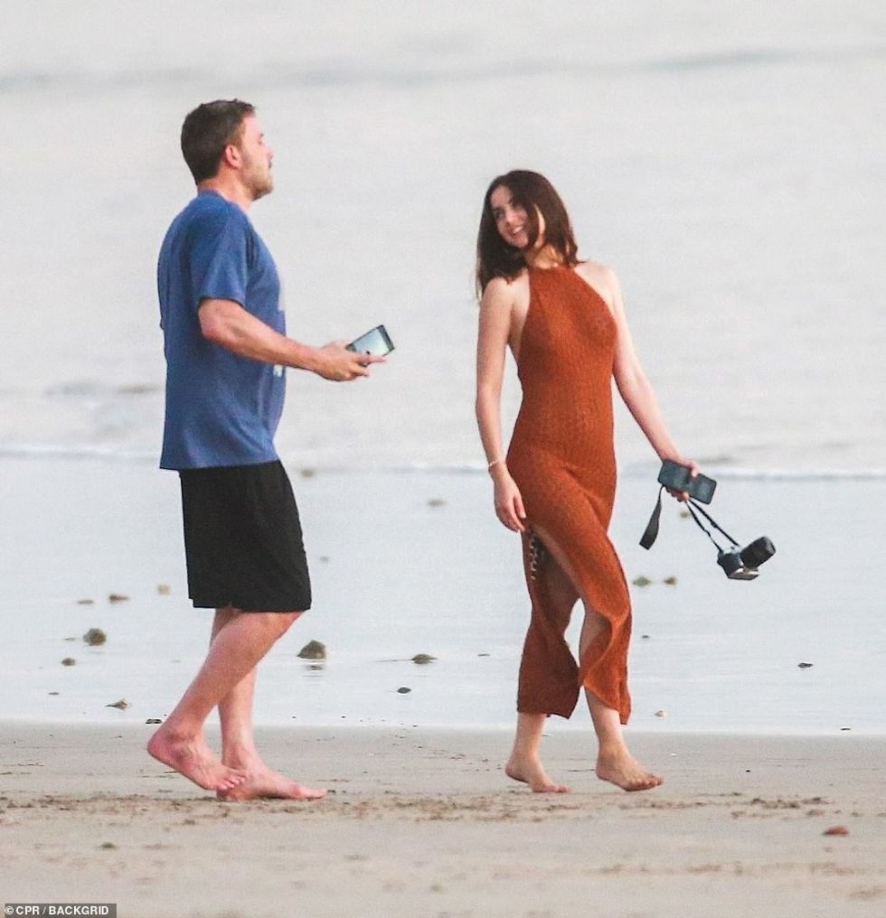 25862526 8102549 Ben and Ana met on the set of the sexy thriller Deep Water direc a 100 1583977676853