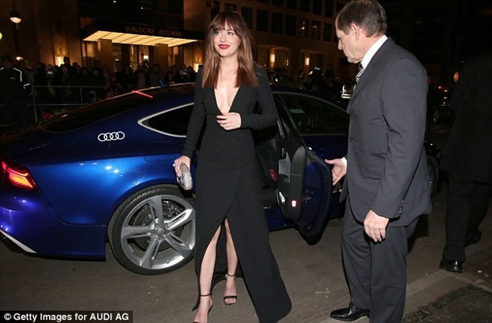 259606A600000578 2949782 Come through Ms Steele Dakota arrived to the premiere in a dark a 33 1423730774002