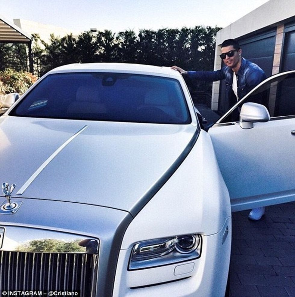 264E0A8200000578 2978730 Cristiano Ronaldo made his commute to work look easy as he left a 10 1425462889917