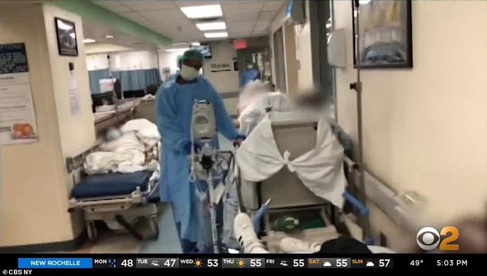 26661992 8174689 Shocking footage has revealed the chaos inside New York hospital a 7 1585738955153
