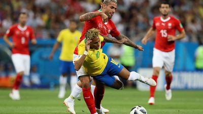 2018/06/Valon-Behrami-Neymar-e1529997388986.jpg
