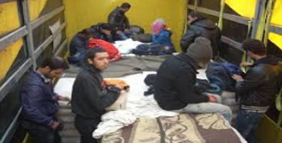 27 emigrant ilegal ne Mk