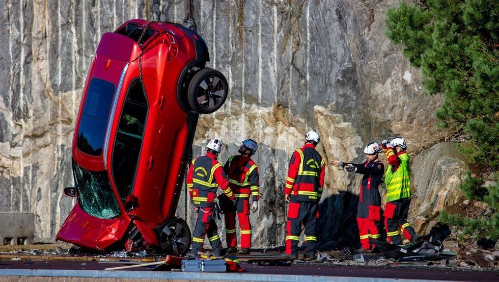 274395 volvo cars drops new cars from 30 metres to help rescue services save 1605483683