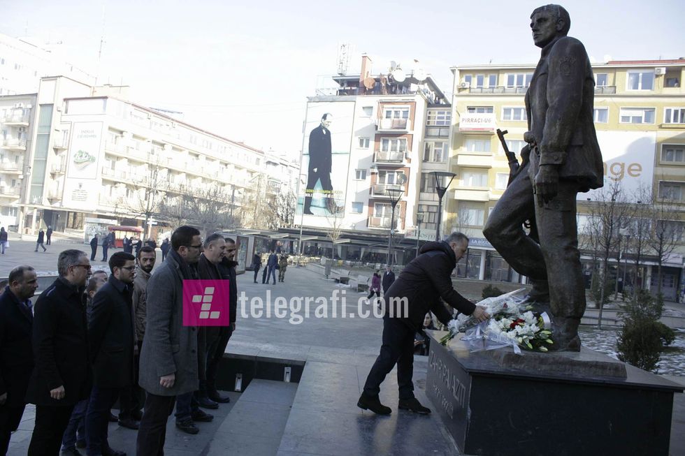 27604197 1581833938602545 25908843 o