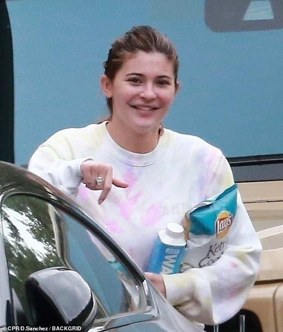 27721306 8262443 Quite the difference Kylie recently stunned fans with her make u m 11 1588023636114