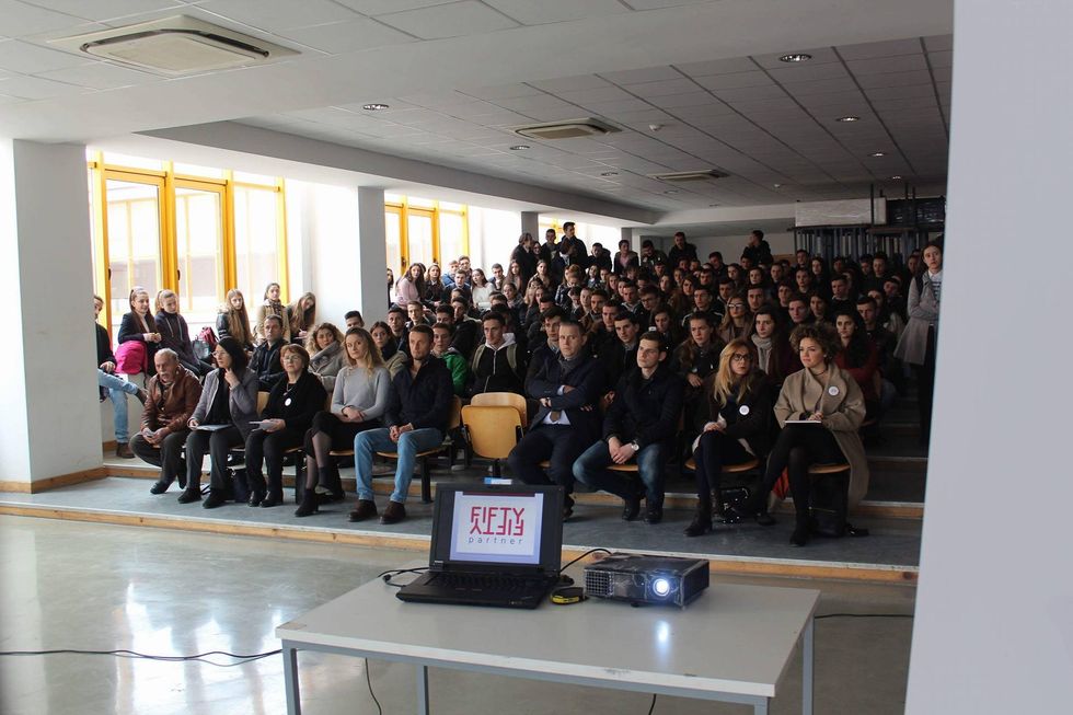 28342480 555295074835991 706529053 o