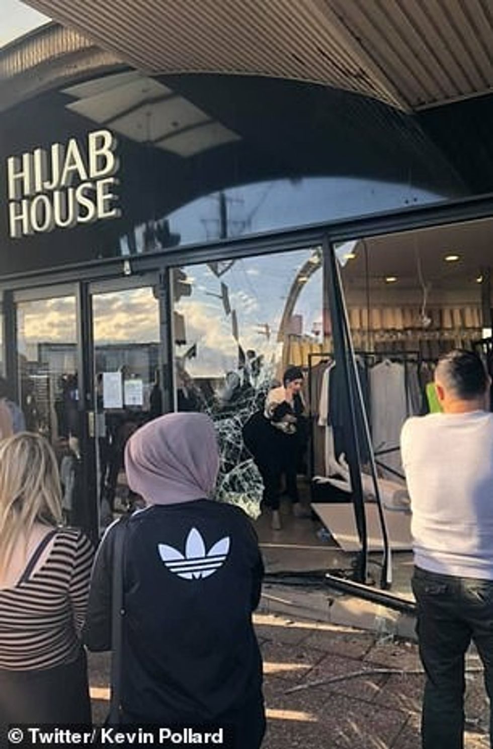 28650566 8342973 A Subaru SUV slammed into Hijab House Waterloo Road and Juno Par a 68 1590042947044